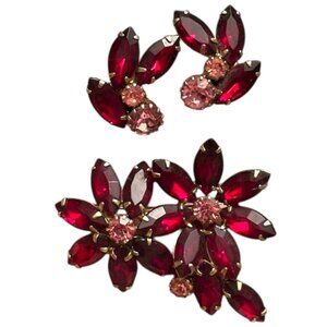 Vintage Unsigned Weiss Ruby Red Glass Stone Floral Brooch & Clip On Earrings Set